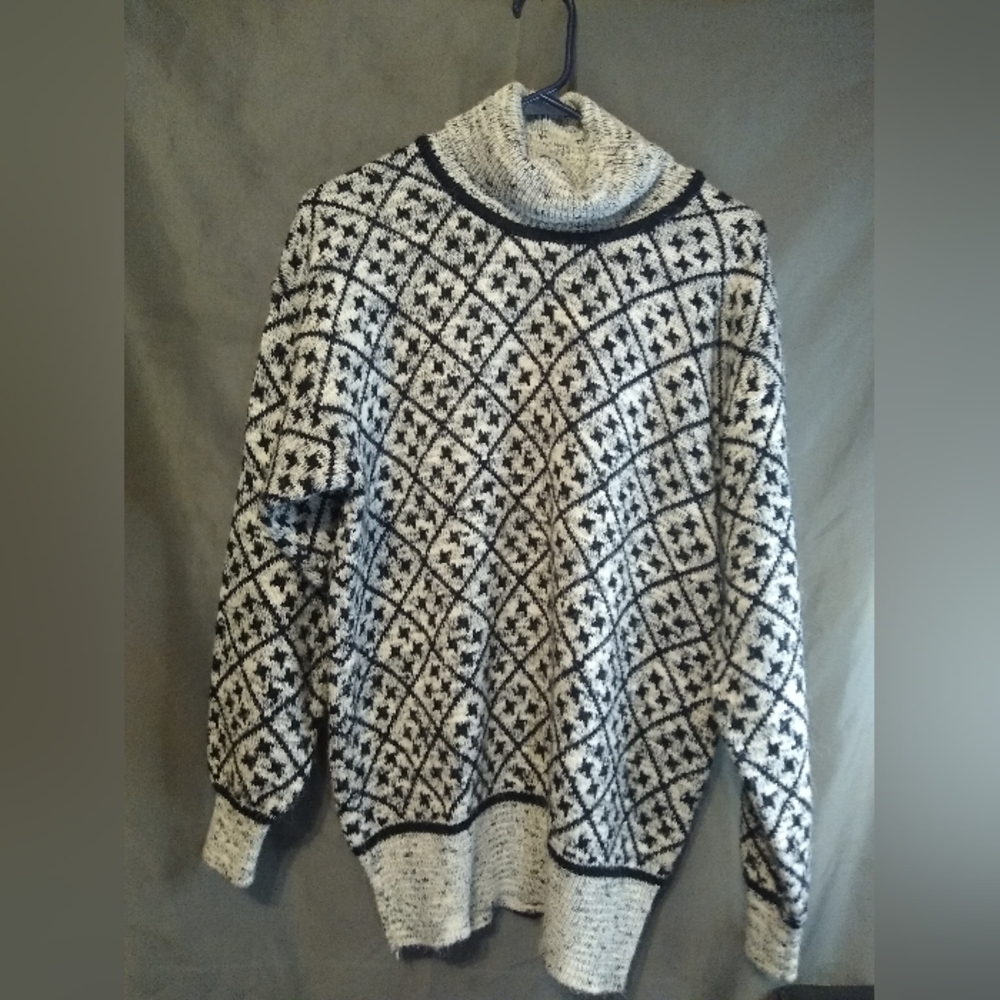 Liz Claiborne collection black and gray snowflake sweater